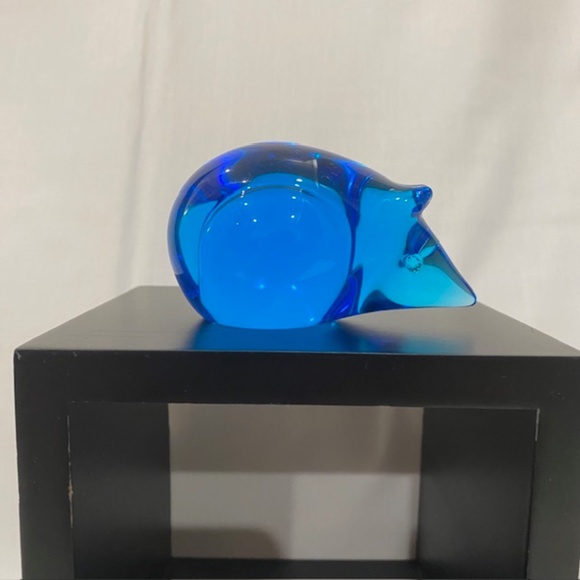Collectible F.M. Konstglass Swedish Blue Hand Blown Glass Mouse Paperweight - Picture 5 of 7